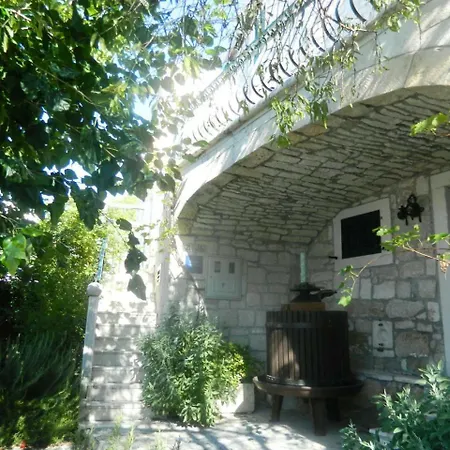 Vila Nikola